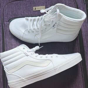 NIB Vans Solid White Sneakers  Sz 11